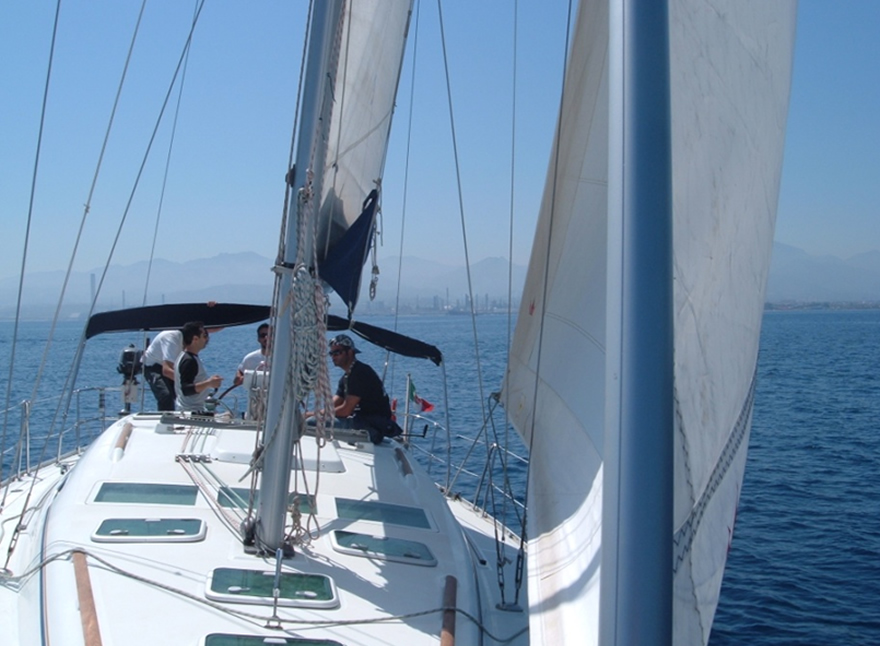 Charter barche a vela - Oceanis Clipper 393 vacanza Sicilia Milazzo Eolie